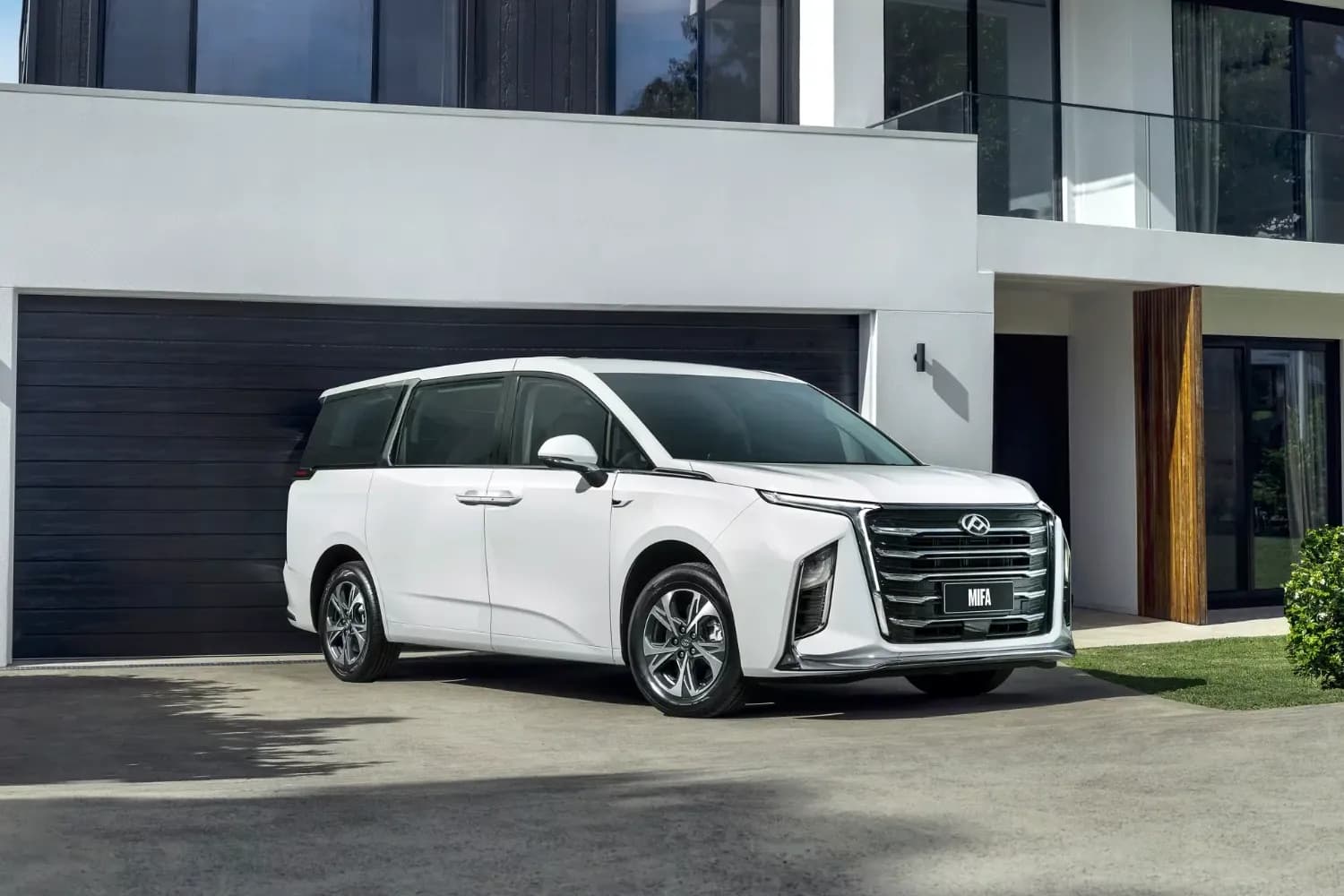 2025 LDV MIfa Mode — photo 1 of 4